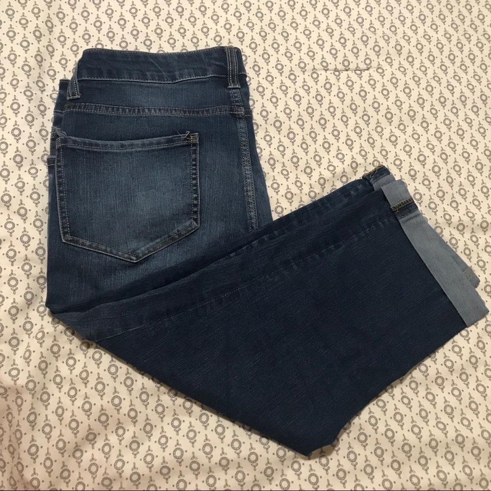 Time and Tru Denim Cuffed Capri • like new •